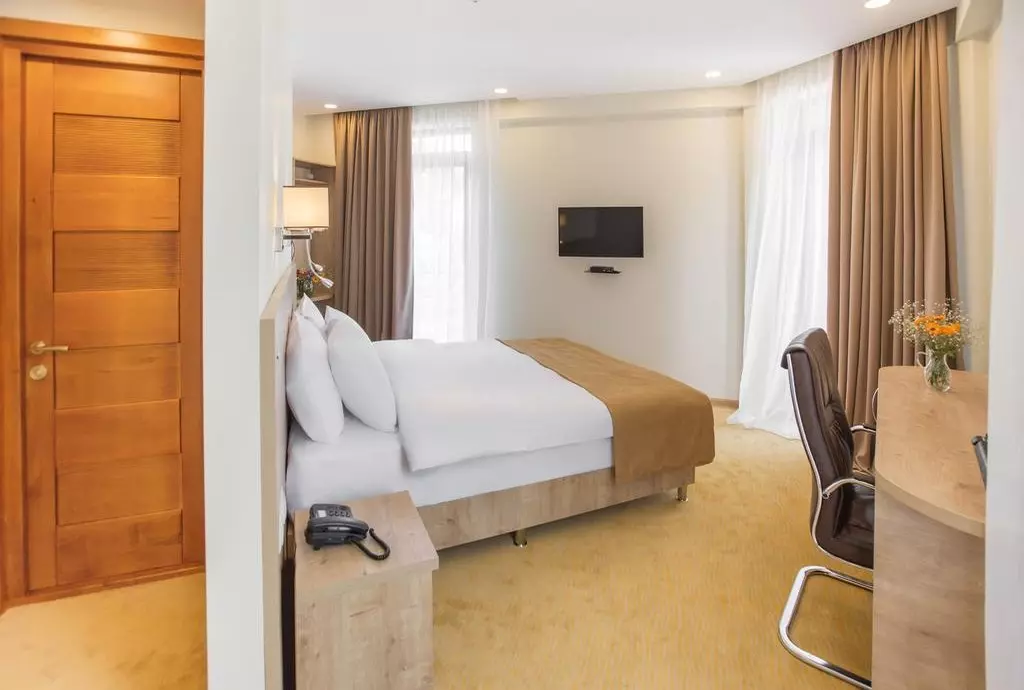 hotel bridge boutique tbilisi_shabavizparvaz_04.jpg